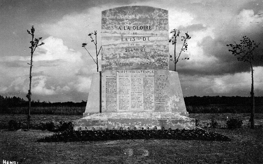 Monument commemoratif aux combats de juin 1940-2